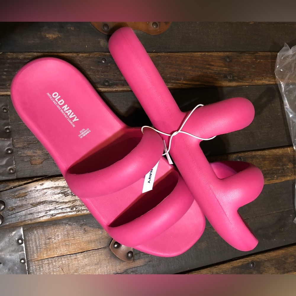 Old Navy Puffer Slides NWT